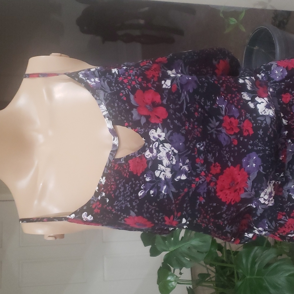 HYPE l artsy floral display flowy spaghettistrap romper double keyhole airy - Picture 2 of 8